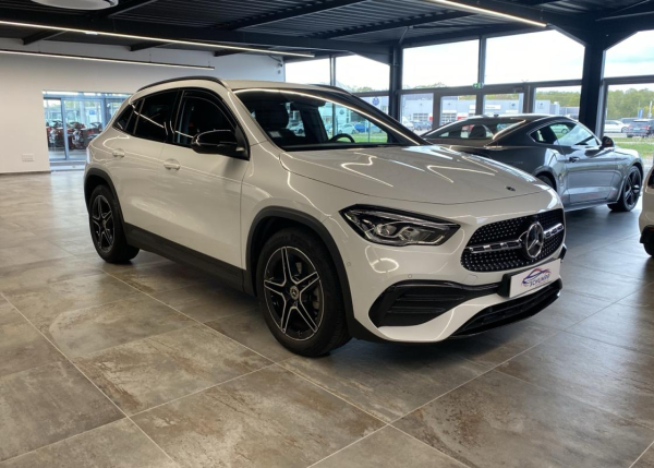 Mercedes Classe GLA 200 AMG LINE – ALCANTARA - SIEGES CHAUFFANT- CARPLAY Garanties 12 mois